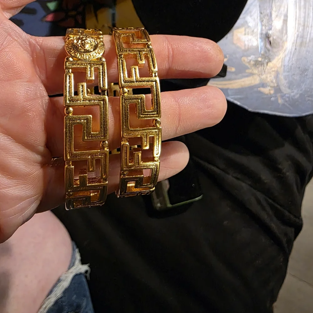 USED....FENDACE Gold Medusa BIG hoop earrings. - Picture 6 of 11